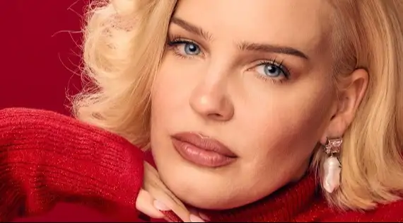 Escute a música de Natal, "Merry Xmas Everybody", com letra e tradução!