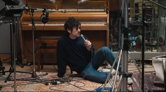 Escute a nova música da banda, "Opening Night", com letra e tradução!