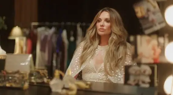 Assista ao clipe da nova música, "Dream Come True", com a letra e a tradução!