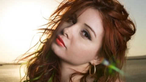 Cantora brasileira Priscilla divulga clipe de "VAI (GO!)"