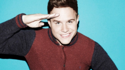 Olly Murs faz cover dos sucessos de Nicki Minaj e Christina Aguilera em rádio britânica