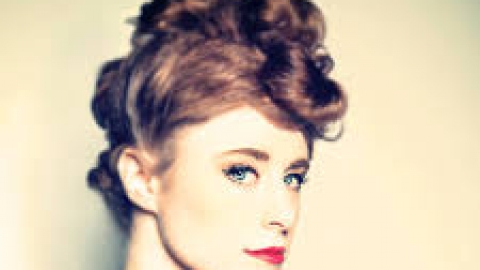 Kiesza divulga clipe de "Stronger", música da coletânea "Finding Neverland"