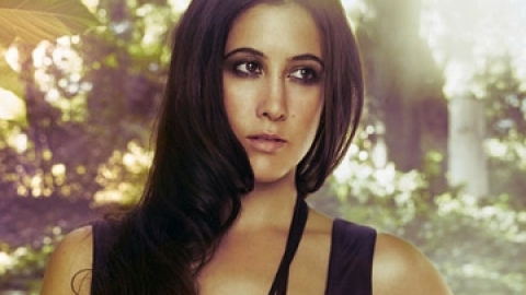 Ouça "Blue Pool", nova música de Vanessa Carlton