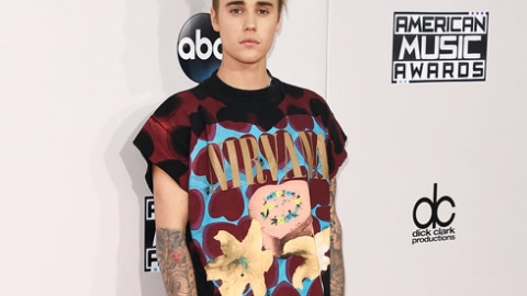 Justin Bieber faz história na parada britânica de singles com "Sorry" e "Love Yourself"