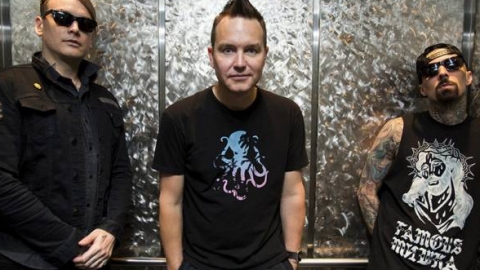 Depois de nove semanas, blink-182 desbanca Drake do topo da parada americana de álbuns