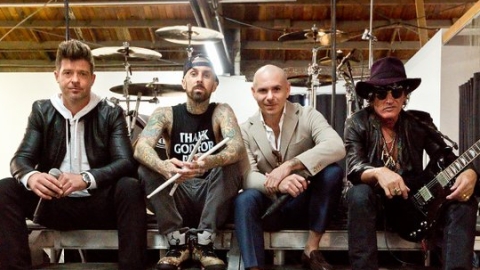 Pitbull divulga clipe de "Bad Man" em parceria com Robin Thicke, Travis Baker e Joe Perry