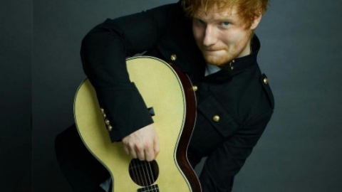 "÷" de Ed Sheeran volta ao topo da parada britânica de álbuns