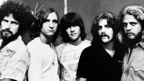 Glenn Frey será substituído por filho e pelo astro da música country Vince Gill nos Eagles