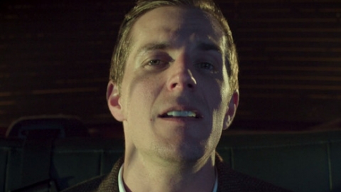 Veja "Taxi", novo clipe do The Maine