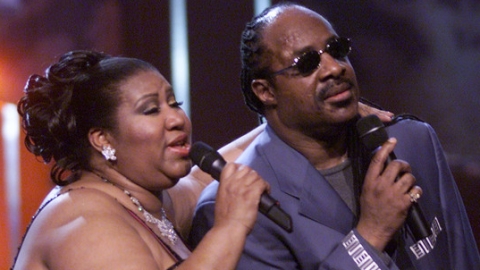 Stevie Wonder, Chaka Khan e Jennifer Hudson irão se apresentar no funeral de Aretha Franklin