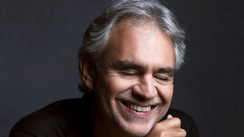 Andrea Bocelli estreia no topo das paradas americana e britânica de álbuns com "Si"