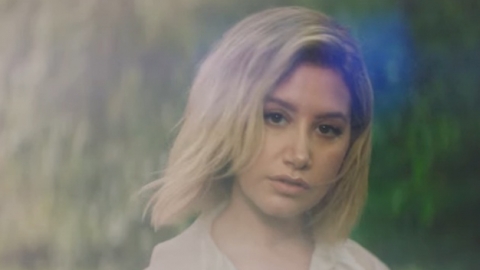 Veja o novo clipe de Ashley Tisdale, "Voices In My Head"