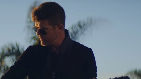 Veja o novo clipe de Robin Thicke, "Testify"