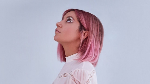 Veja o novo clipe de Ashley Tisdale, "Love Me & Let Me Go"