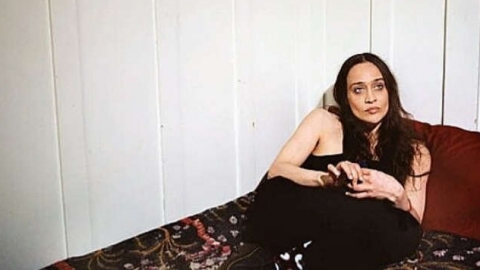Fiona Apple confirma lançamento de quinto álbum para terceira semana de abril