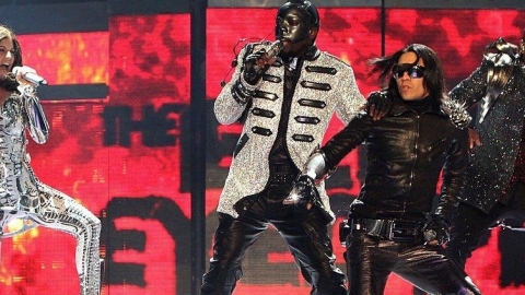 Black Eyed Peas é criticado por fãs após excluir Fergie de foto antiga do grupo em post na internet