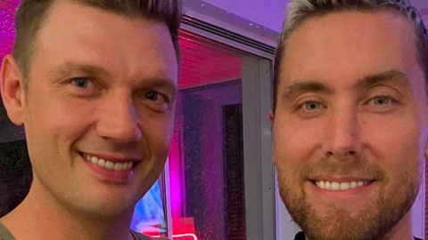 Nick Carter e Lance Bass postam foto juntos e acrescentam: "Trabalhando em algo grande"