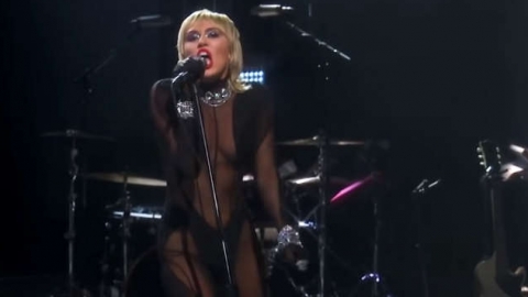 Miley Cyrus lança versão para "Heart Of Glass", clássico do Blondie