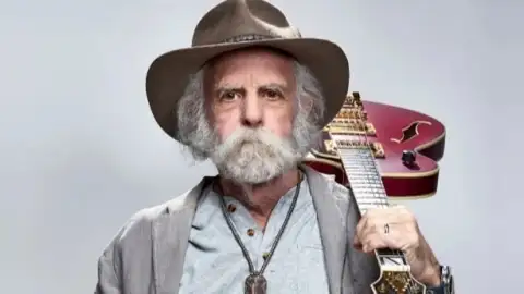 Morre Bob Weir, fundador do Grateful Dead, aos 78 anos