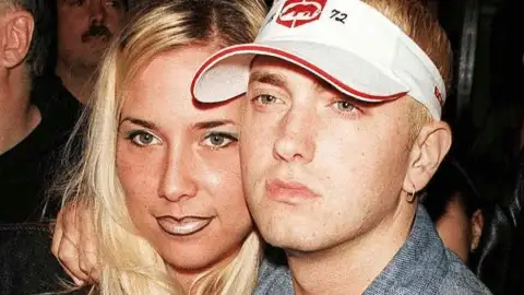Ex-mulher de Eminem, Kim Scott é levada às pressas ao hospital após emergência