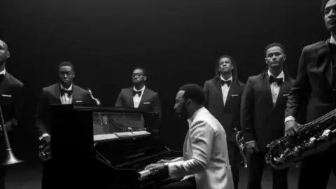 John Legend se reinventa em "Muse", álbum todo produzido por Pharrell Williams