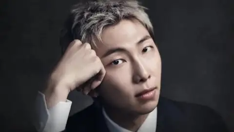 RM, do BTS, visita Pinacoteca em SP e pista nas fotos agita os fãs