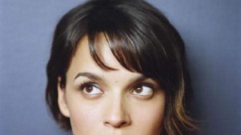 Norah Jones cancela turnê brasileira após a morte de seu pai