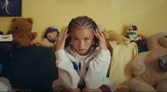 Assista ao novo clipe, "space", com a letra e a tradução!