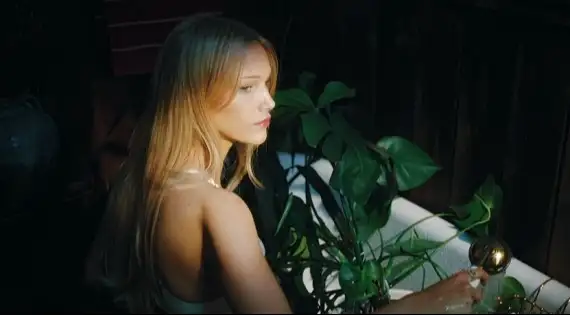 Assista ao novo clipe, "High", com a letra e a tradução!