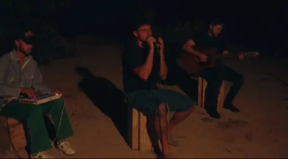 Veja o novo clipe, "baby blue", com a letra e a tradução!