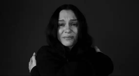 Veja o clipe da nova música, "I'll Never Know Why", com a letra e a tradução!