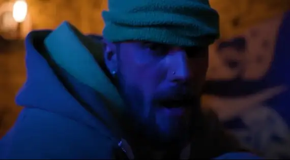 Veja o novo clipe, "BAD HONEY", com a letra e a tradução!