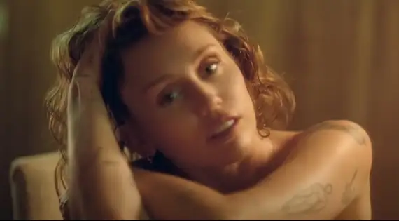 Veja o clipe da nova música, "Secrets (feat. Lindsey Buckingham & Mick Fleetwood)", com letra e a tradução!