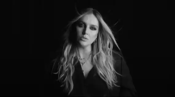 Veja o cipe da nova música, "Miss You", com a letra e a tradução!