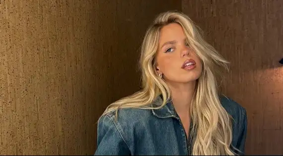 Escute a nova música, "Lucky", com letra e tradução!