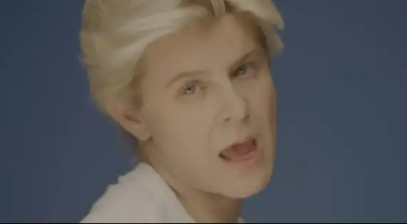 Veja o clipe da nova música, "Dopamine", com a letra e a tradução!