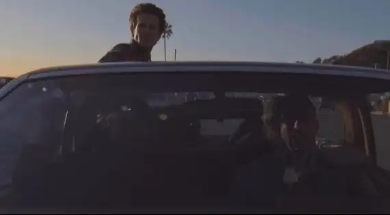 Veja o novo clipe, "Lovebomb", com a letra e a tradução!