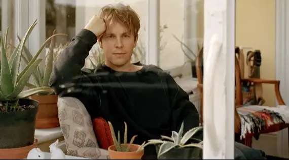 Esute a nova música, "Why Do I Always Want The Things That I Can