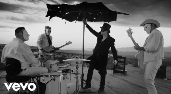 U2 encerra "Songs of Experience" com "The Greatest Show on Earth". Ouça com letra e tradução!