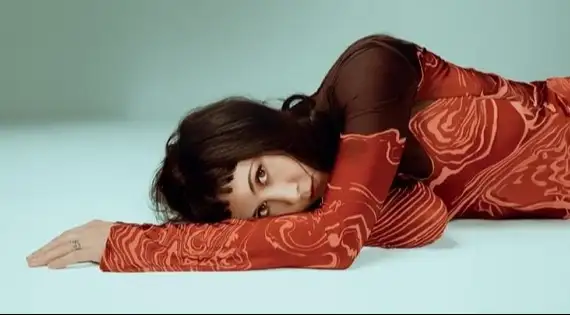 Ouça a nova música, "Great House", com letra e tradução!